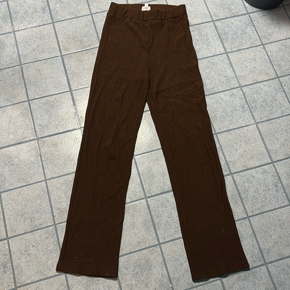 Le Lis Collection brown ribbed sweater pants